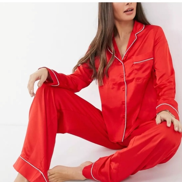 ❤️ NWT CHLOE KRISTYN Satin Luxe Lounge Set Red - SIZE large
Chloe Kristyn - Picture 7 of 10